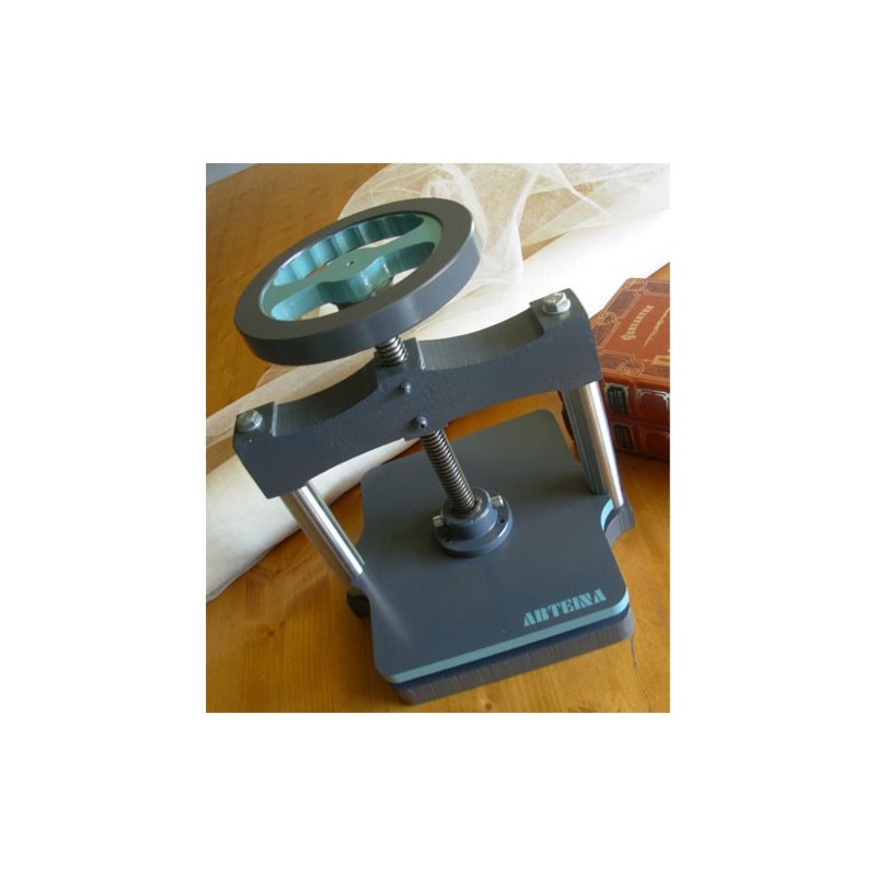 Material Bellas Artes-Encuadernacion-Prensa vertical 25x30 cm.