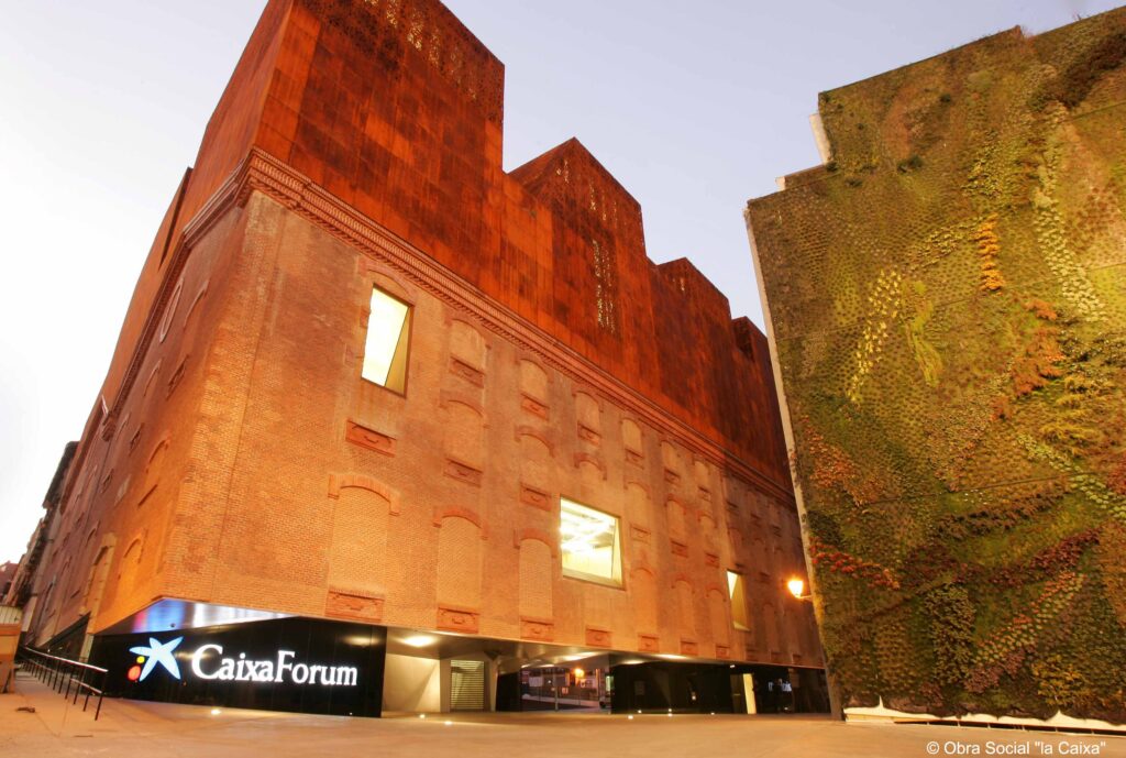 Fachada del museo caixaforum de Madrid - Directorio de museos Totenart