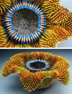 Luz de Lis 5 Escultura de flor amarilla con lapices - Noticias de arte