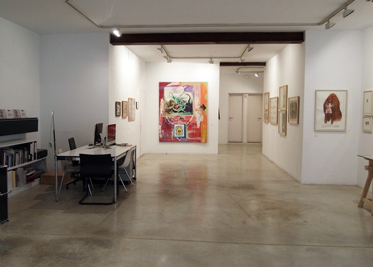Galería + R