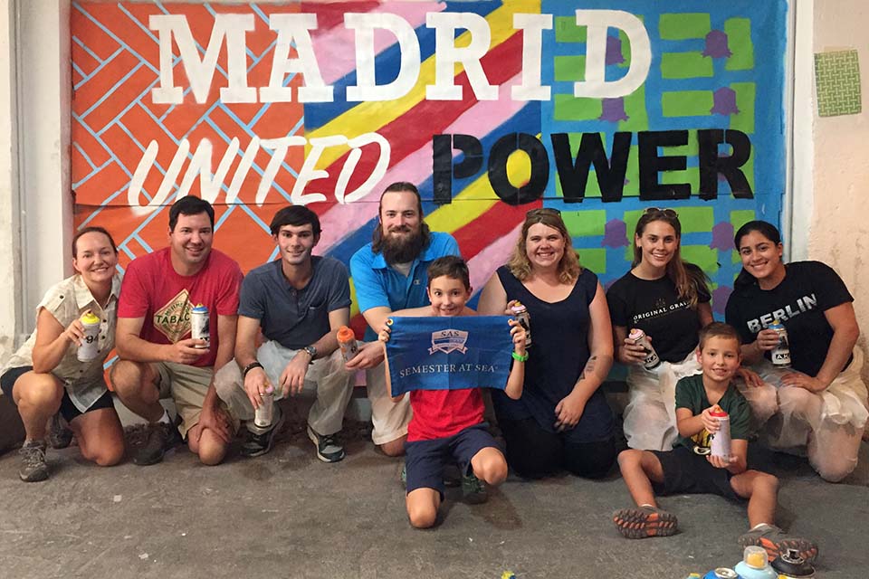 Taller de arte urbano y graffiti con Cooltourspain
