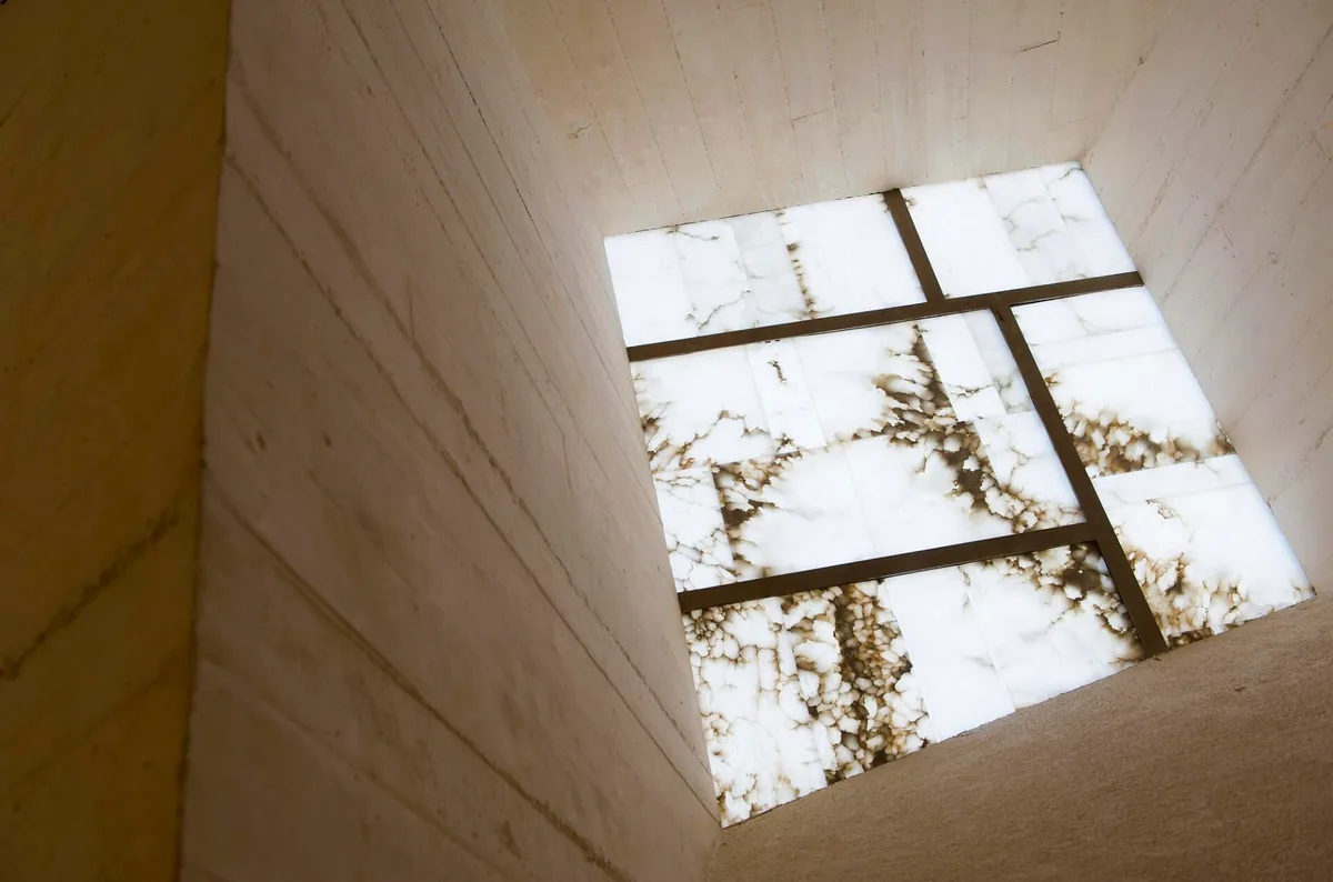 Lucernario de la Fundació Miró Mallorca visto desde el interior