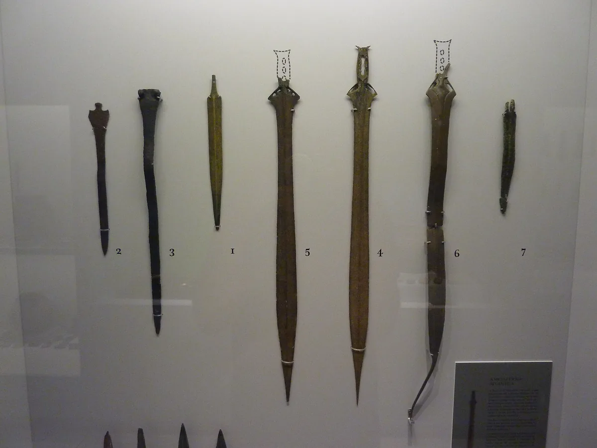 Espadas de la Edad del Bronce expuestas en el Museo de Pontevedra – Totenart