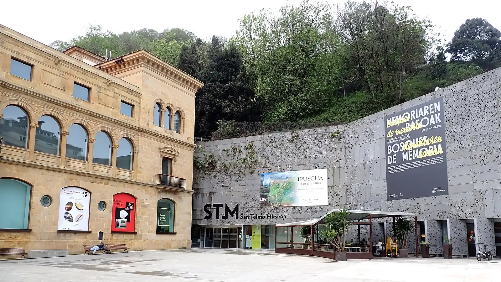 Fachada de San Telmo Museoa en la plaza Zuloaga de San Sebastián – Totenart
