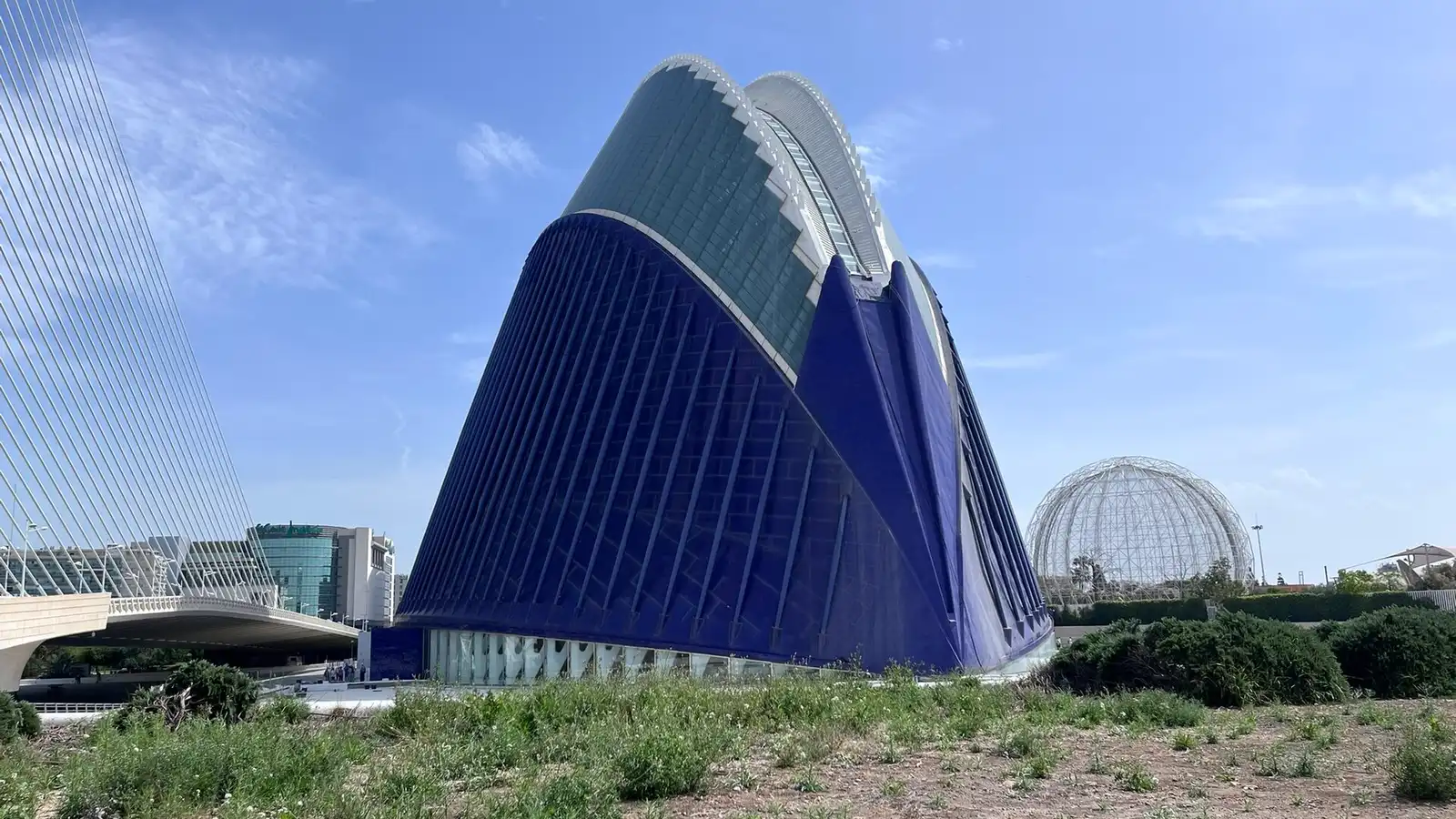 Edificio del Ágora, sede del CaixaForum Valencia, junto al puente de l'Assut de l'Or – Totenart