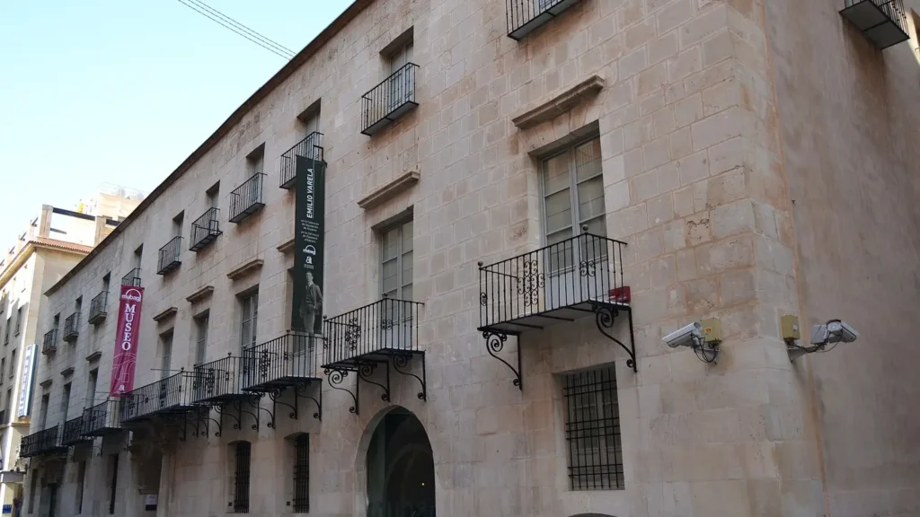 Fachada del MUBAG, Museo de Bellas Artes Gravina, en la calle Gravina de Alicante – Totenart