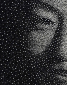 Detalle de ojo y nariz cuadro hecho con clavos e hilo - Noticias de arte