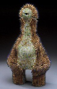 Escultura de primate con lapices - Noticias de arte