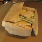 Formas perfiladas escultura caja con dinero Randall Rosenthal - Noticias totenart