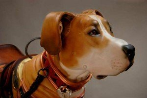 Cruce entre Pit Bull y Mastín, escultura en madera de Tim Racer