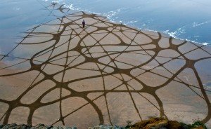 'Substructure' arte con arena de Andrés Amador