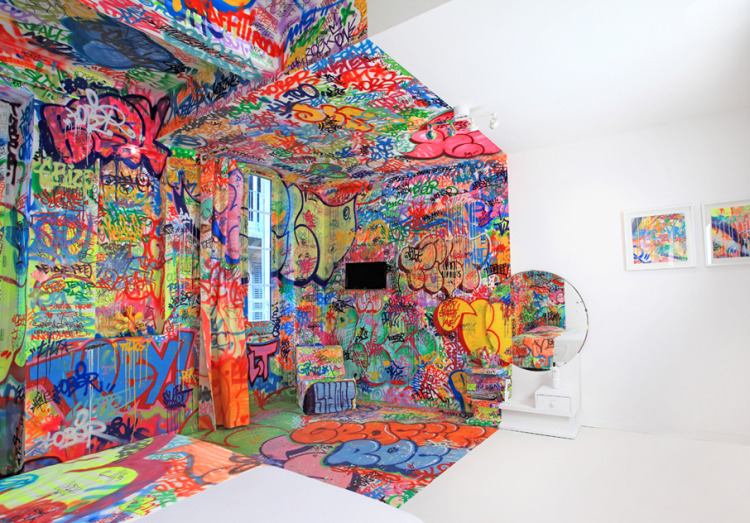 graffitys-por-toda-la habitación-noticias-totenart-hotel