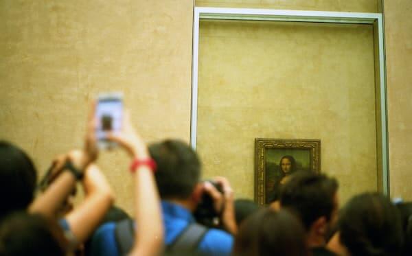 Por qué no te dejan sacar fotos en los museos