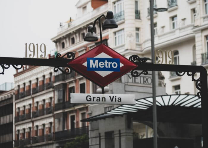 Estación de metro de Madrid, acceso a Ciudad Universitaria y la Facultad de Bellas Artes UCM