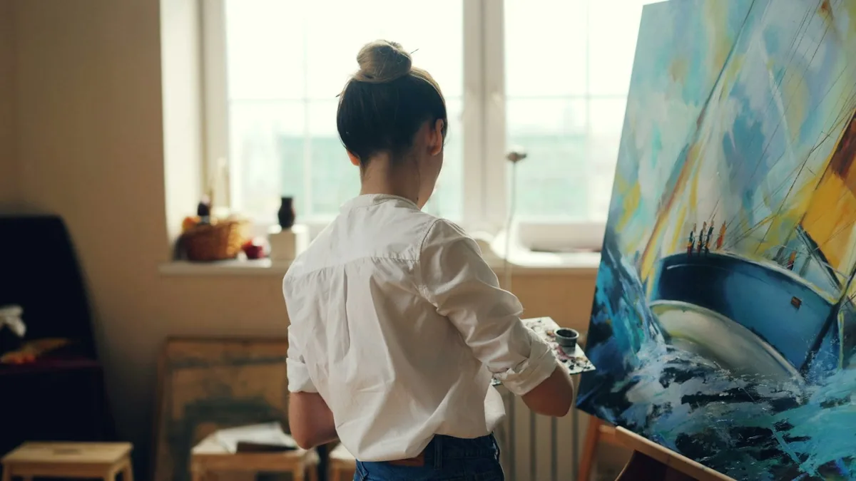 Pintora al óleo preparando su obra para el certamen de pintura Daimiel 2026