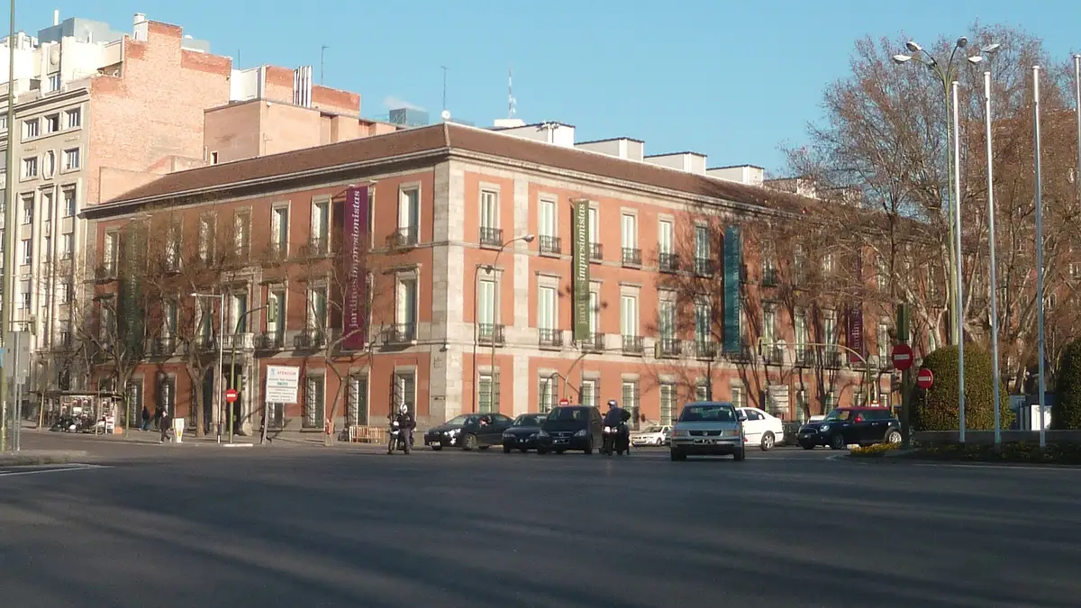 Fachada del Palacio de Villahermosa, sede del Museo Nacional Thyssen-Bornemisza en Madrid – Totenart