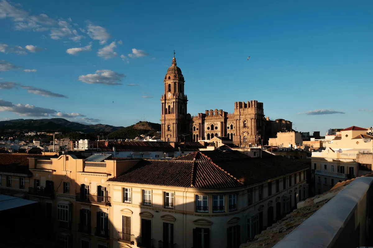 Centro histórico de Málaga con la Catedral, cerca del Museo Picasso – Totenart