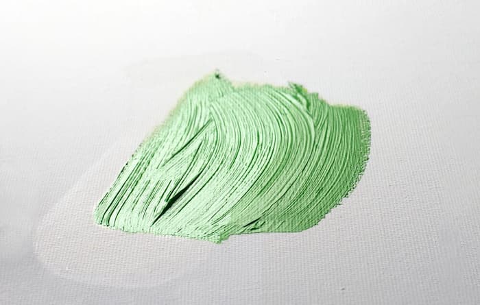 como-usar-barniz-de-retoque