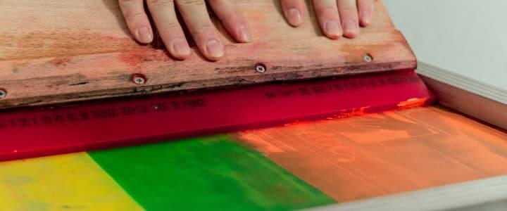 Diferencia entre serigrafía y estampado: ¿Cuál elegir?